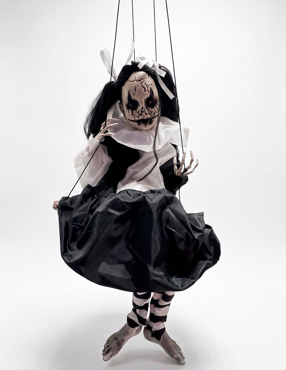 Figura decorativa de Halloween con forma de niña embrujada