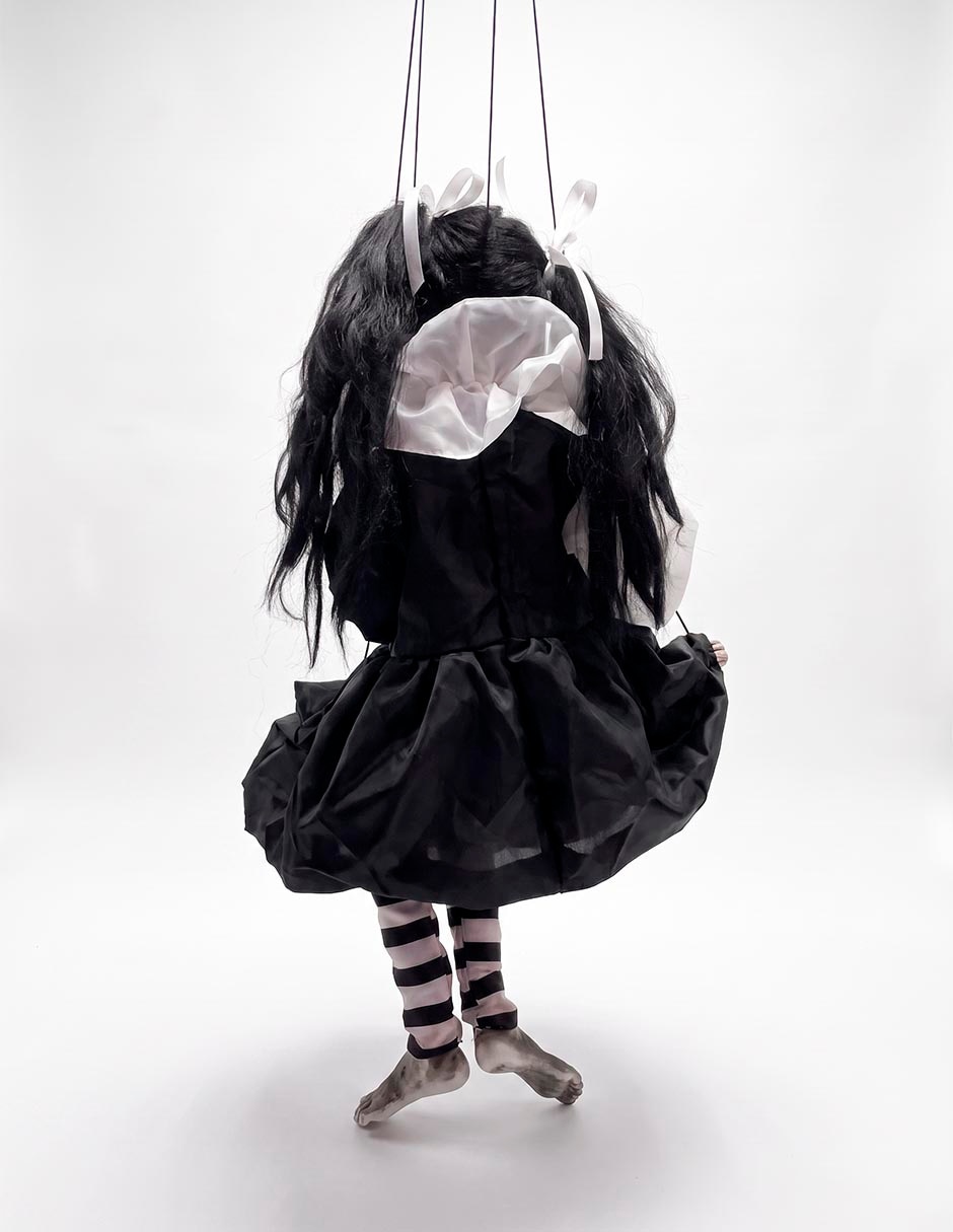 Figura decorativa de Halloween con forma de niña embrujada