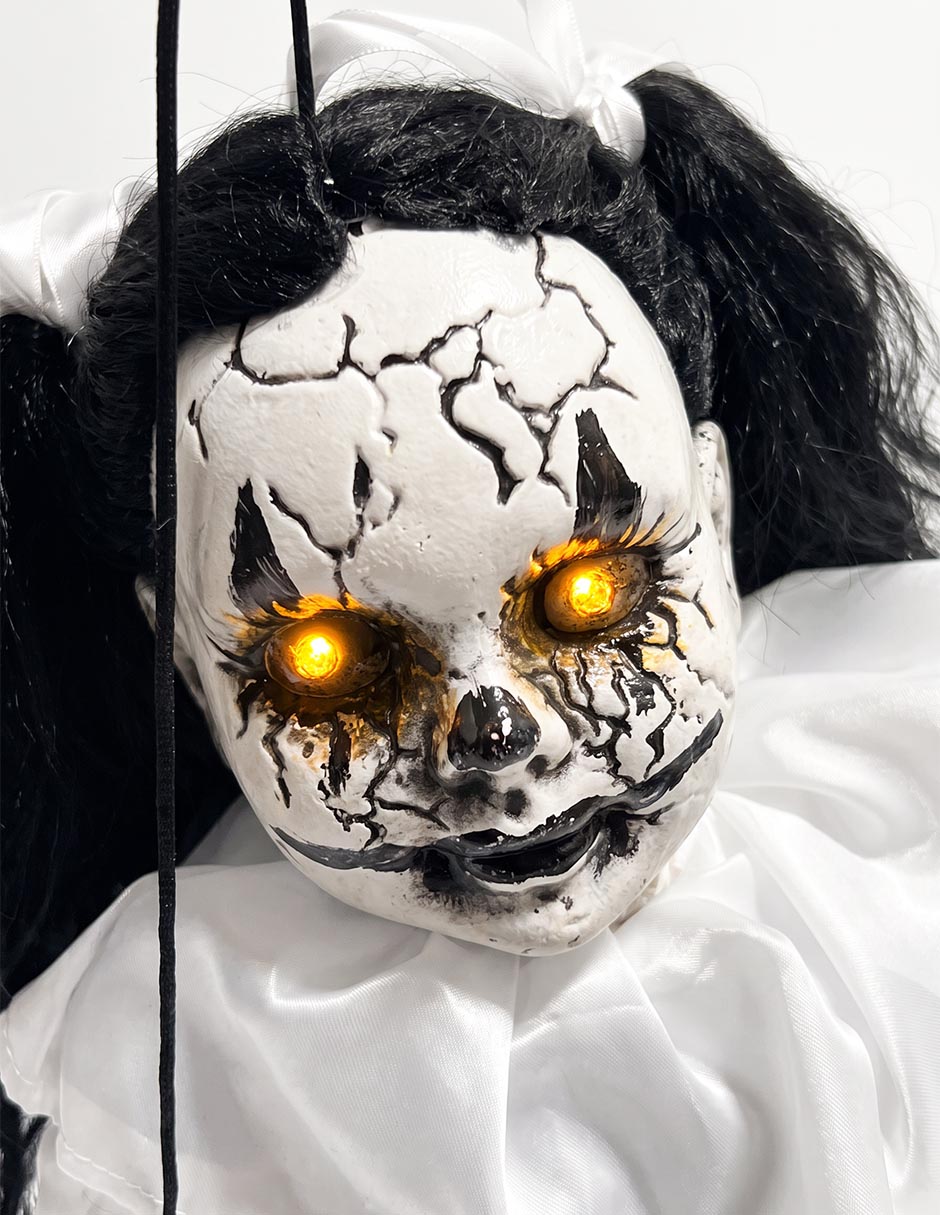 Figura decorativa de Halloween con forma de niña embrujada